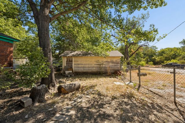 1108 S Edgefield Avenue, Dallas, TX 75208