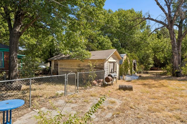 1108 S Edgefield Avenue, Dallas, TX 75208