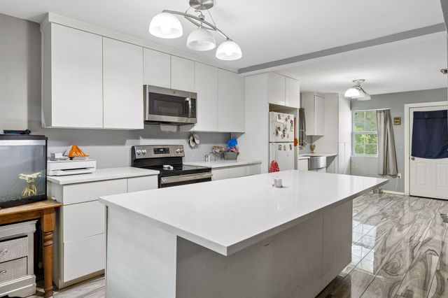1108 S Edgefield Avenue, Dallas, TX 75208