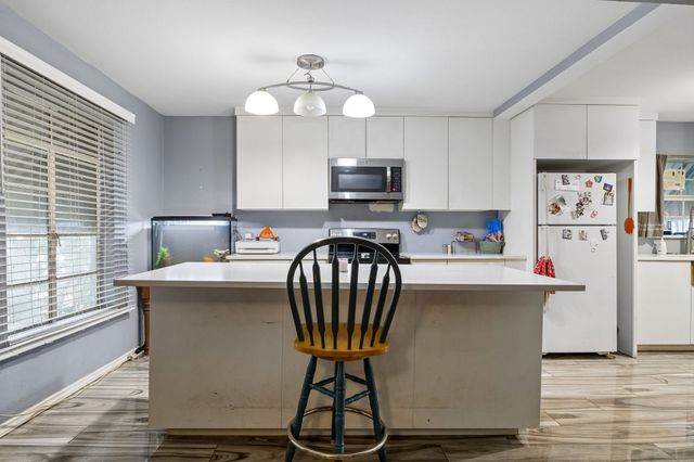 1108 S Edgefield Avenue, Dallas, TX 75208
