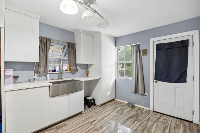 1108 S Edgefield Avenue, Dallas, TX 75208