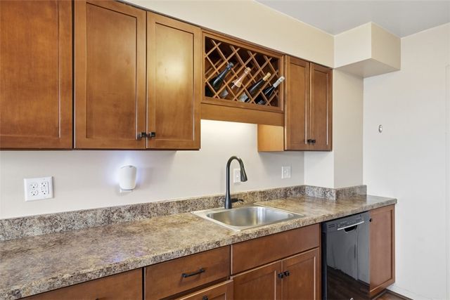 128 N Craig 909, Oakland, PA 15213