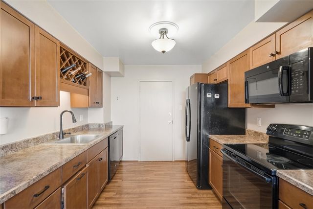 128 N Craig 909, Oakland, PA 15213