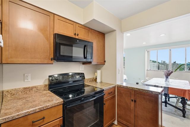 128 N Craig 909, Oakland, PA 15213