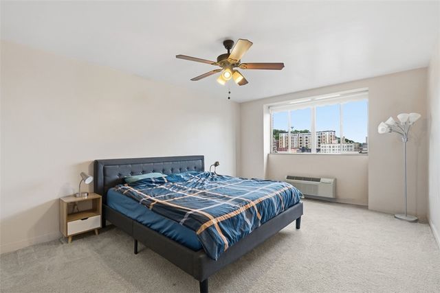 128 N Craig 909, Oakland, PA 15213