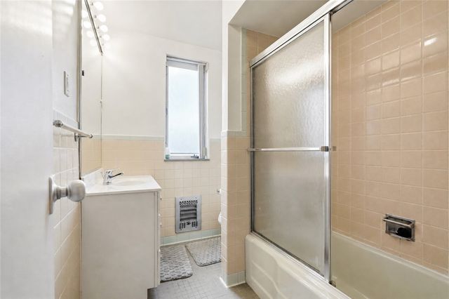 128 N Craig 909, Oakland, PA 15213