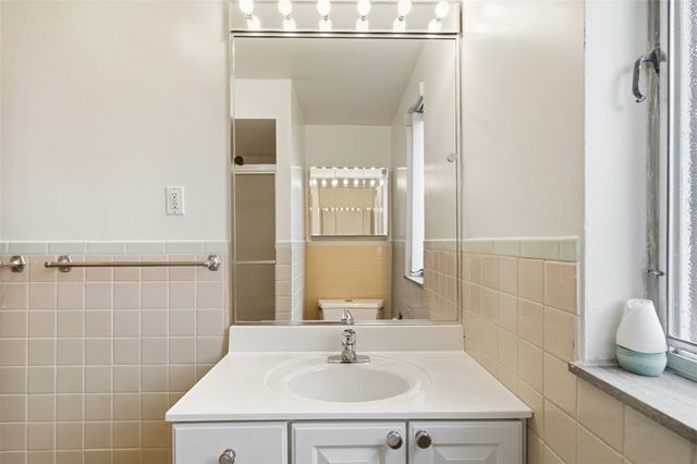 128 N Craig 909, Oakland, PA 15213