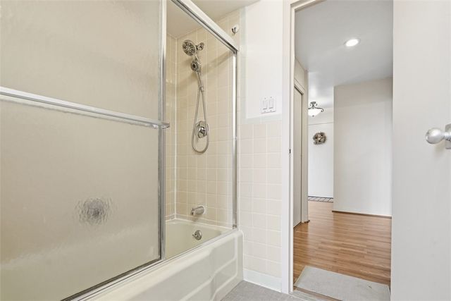 128 N Craig 909, Oakland, PA 15213