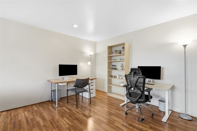128 N Craig 909, Oakland, PA 15213