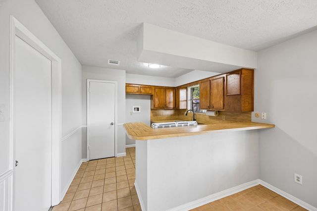 1605 Cypress Hollow Street, Houston, TX 77581