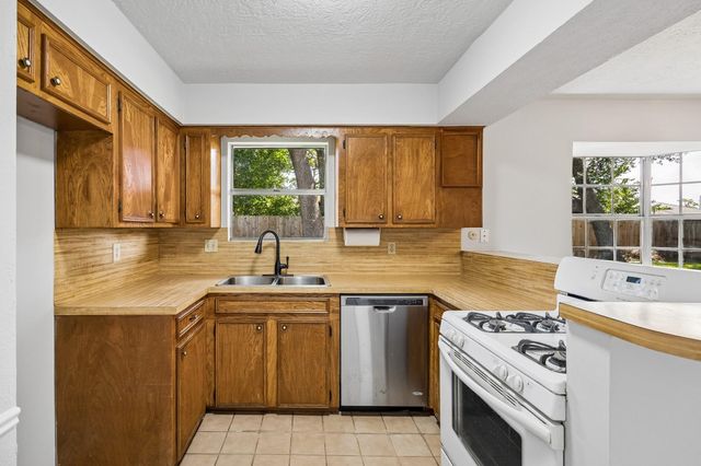 1605 Cypress Hollow Street, Houston, TX 77581