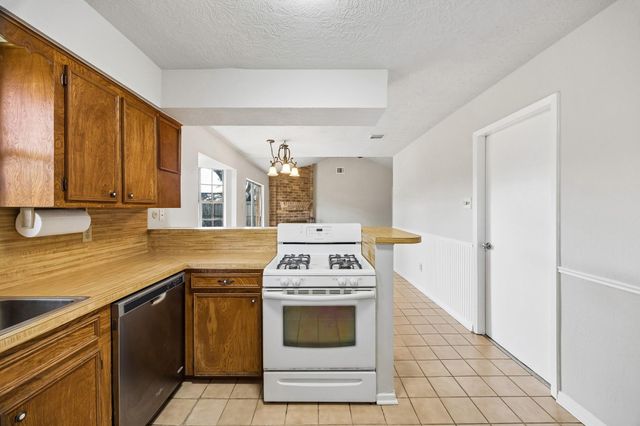 1605 Cypress Hollow Street, Houston, TX 77581