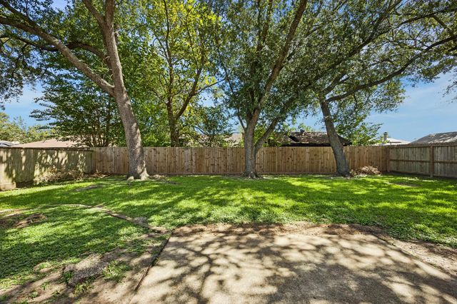 1605 Cypress Hollow Street, Houston, TX 77581