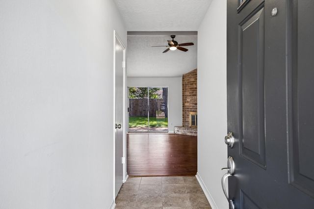 1605 Cypress Hollow Street, Houston, TX 77581