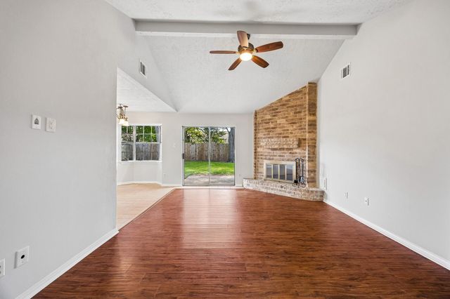 1605 Cypress Hollow Street, Houston, TX 77581