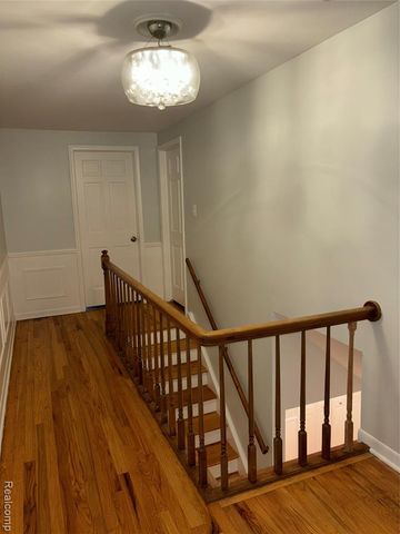 25173 Castlereigh Drive, Farmington Hills, MI 48336