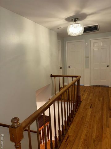 25173 Castlereigh Drive, Farmington Hills, MI 48336