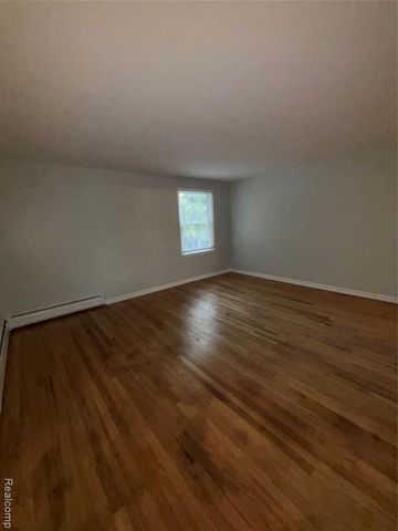 25173 Castlereigh Drive, Farmington Hills, MI 48336