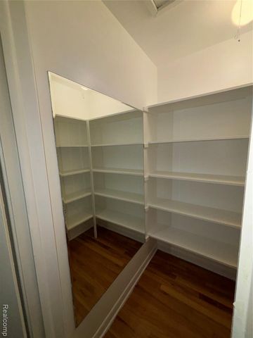 25173 Castlereigh Drive, Farmington Hills, MI 48336