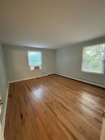 25173 Castlereigh Drive, Farmington Hills, MI 48336