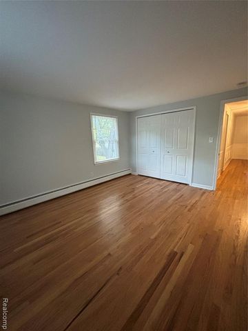 25173 Castlereigh Drive, Farmington Hills, MI 48336