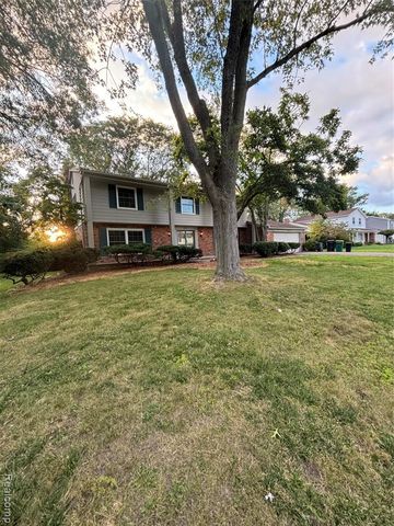 25173 Castlereigh Drive, Farmington Hills, MI 48336