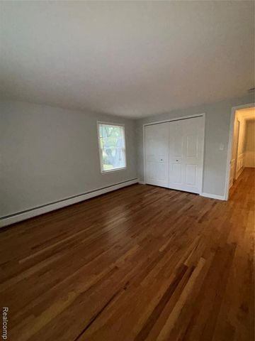 25173 Castlereigh Drive, Farmington Hills, MI 48336