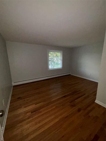 25173 Castlereigh Drive, Farmington Hills, MI 48336