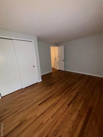 25173 Castlereigh Drive, Farmington Hills, MI 48336