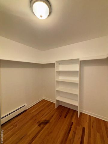 25173 Castlereigh Drive, Farmington Hills, MI 48336