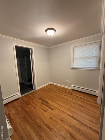 25173 Castlereigh Drive, Farmington Hills, MI 48336