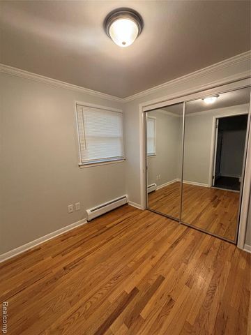 25173 Castlereigh Drive, Farmington Hills, MI 48336