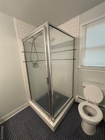 25173 Castlereigh Drive, Farmington Hills, MI 48336