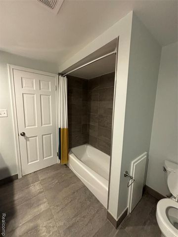 25173 Castlereigh Drive, Farmington Hills, MI 48336