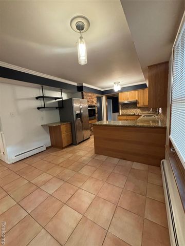 25173 Castlereigh Drive, Farmington Hills, MI 48336