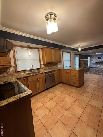 25173 Castlereigh Drive, Farmington Hills, MI 48336