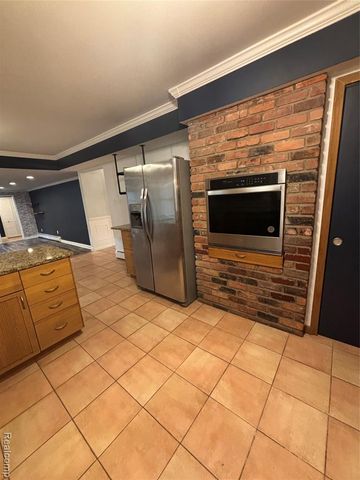 25173 Castlereigh Drive, Farmington Hills, MI 48336