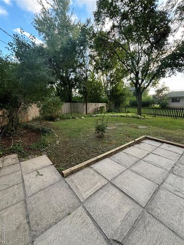 25173 Castlereigh Drive, Farmington Hills, MI 48336