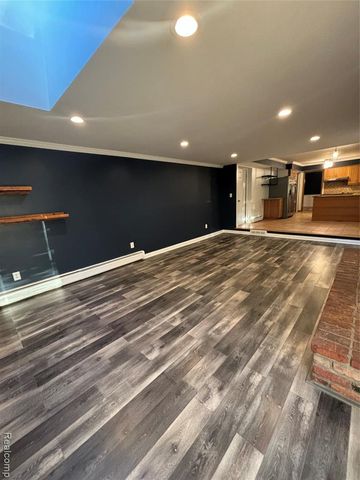 25173 Castlereigh Drive, Farmington Hills, MI 48336