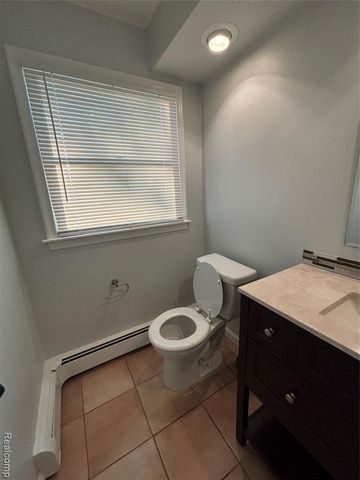 25173 Castlereigh Drive, Farmington Hills, MI 48336