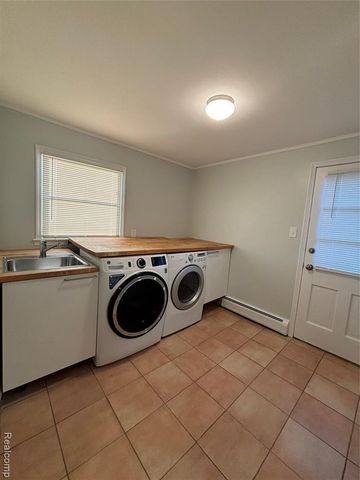 25173 Castlereigh Drive, Farmington Hills, MI 48336