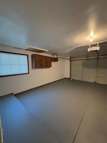 25173 Castlereigh Drive, Farmington Hills, MI 48336