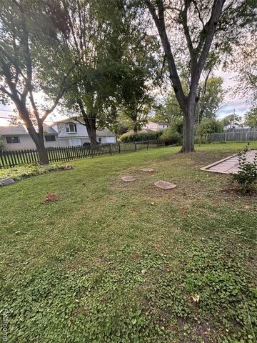 25173 Castlereigh Drive, Farmington Hills, MI 48336