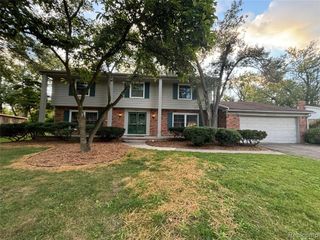 25173 Castlereigh Drive, Farmington Hills, MI 48336