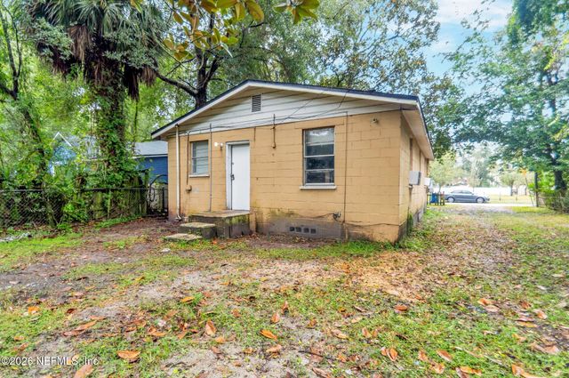 5813 DOEBOY Street, Jacksonville, FL 32208