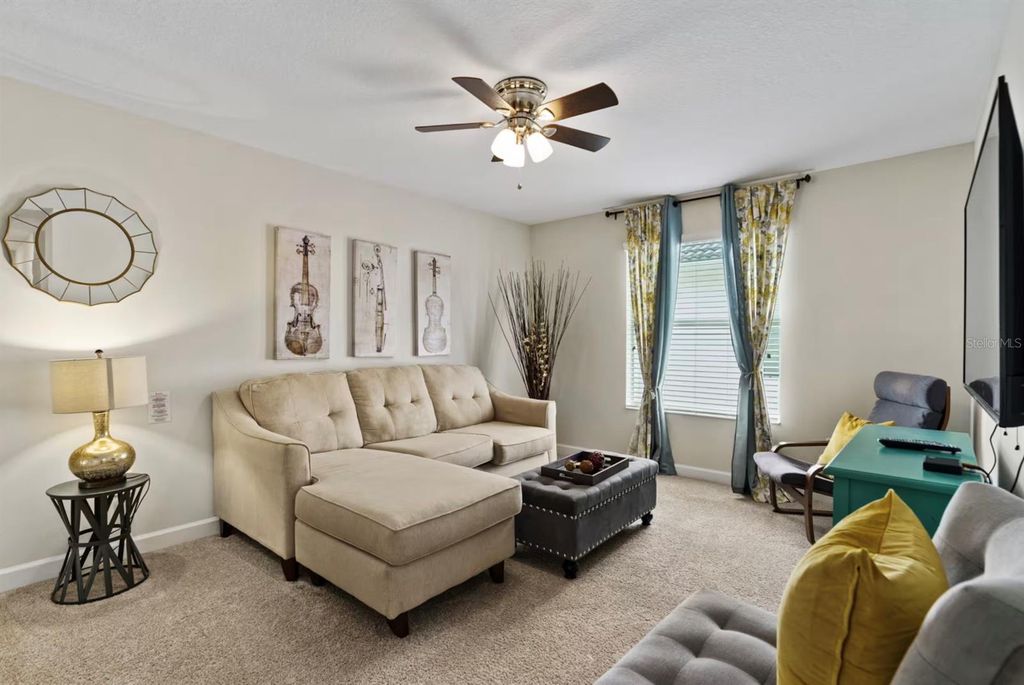 Image 13 of property listing at 4700 SLEEPY HOLLOW DRIVE, Kissimmee, FL 34746