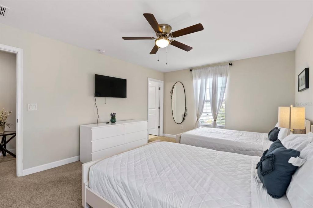 Image 17 of property listing at 4700 SLEEPY HOLLOW DRIVE, Kissimmee, FL 34746