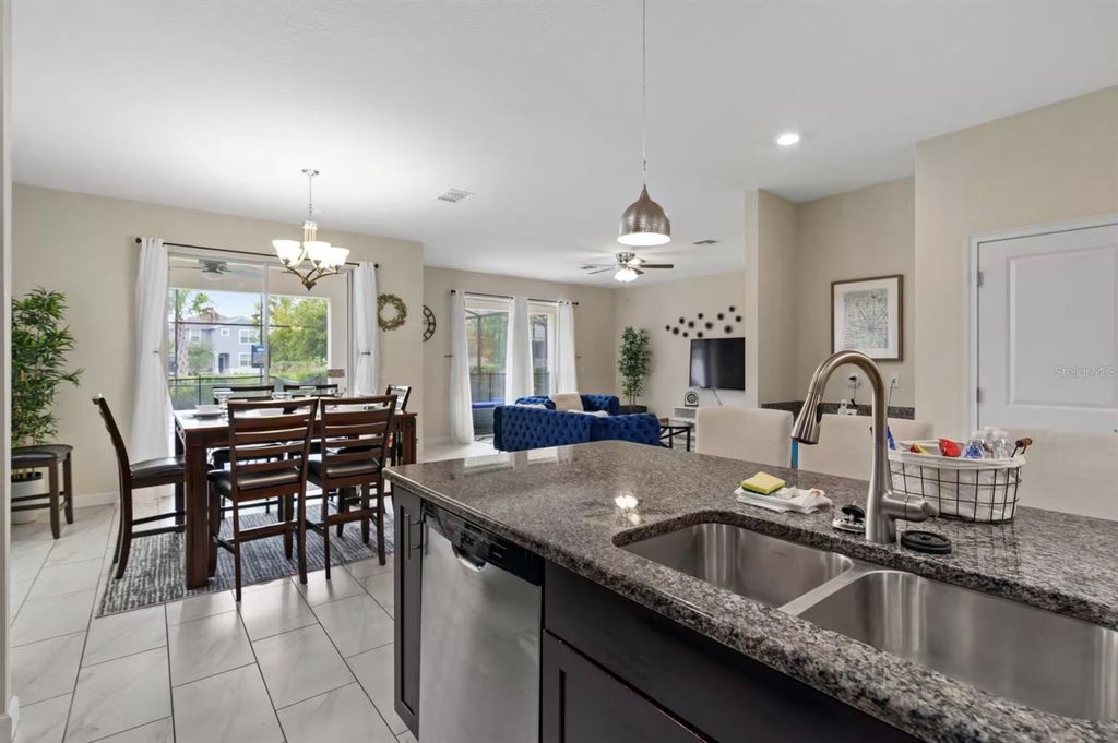 Image 8 of property listing at 4700 SLEEPY HOLLOW DRIVE, Kissimmee, FL 34746