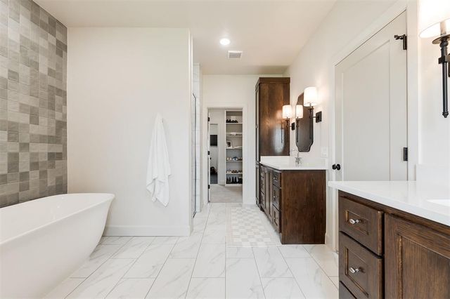 10705 NW 26th Court, Yukon, OK 73099