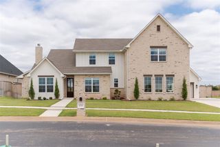 10705 NW 26th Court, Yukon, OK 73099